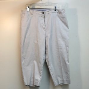 Nice pair of khaki beige plus size capri pants.